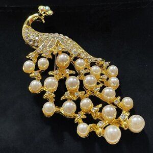 ✨Stunning Peacock Brooch with Pearls
